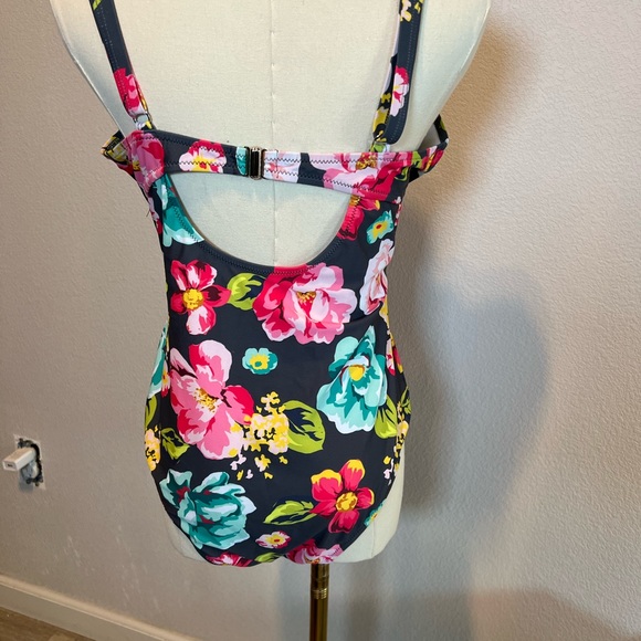 Floral Print Twist Front One Piece Swimsuit - Picture 7 of 9